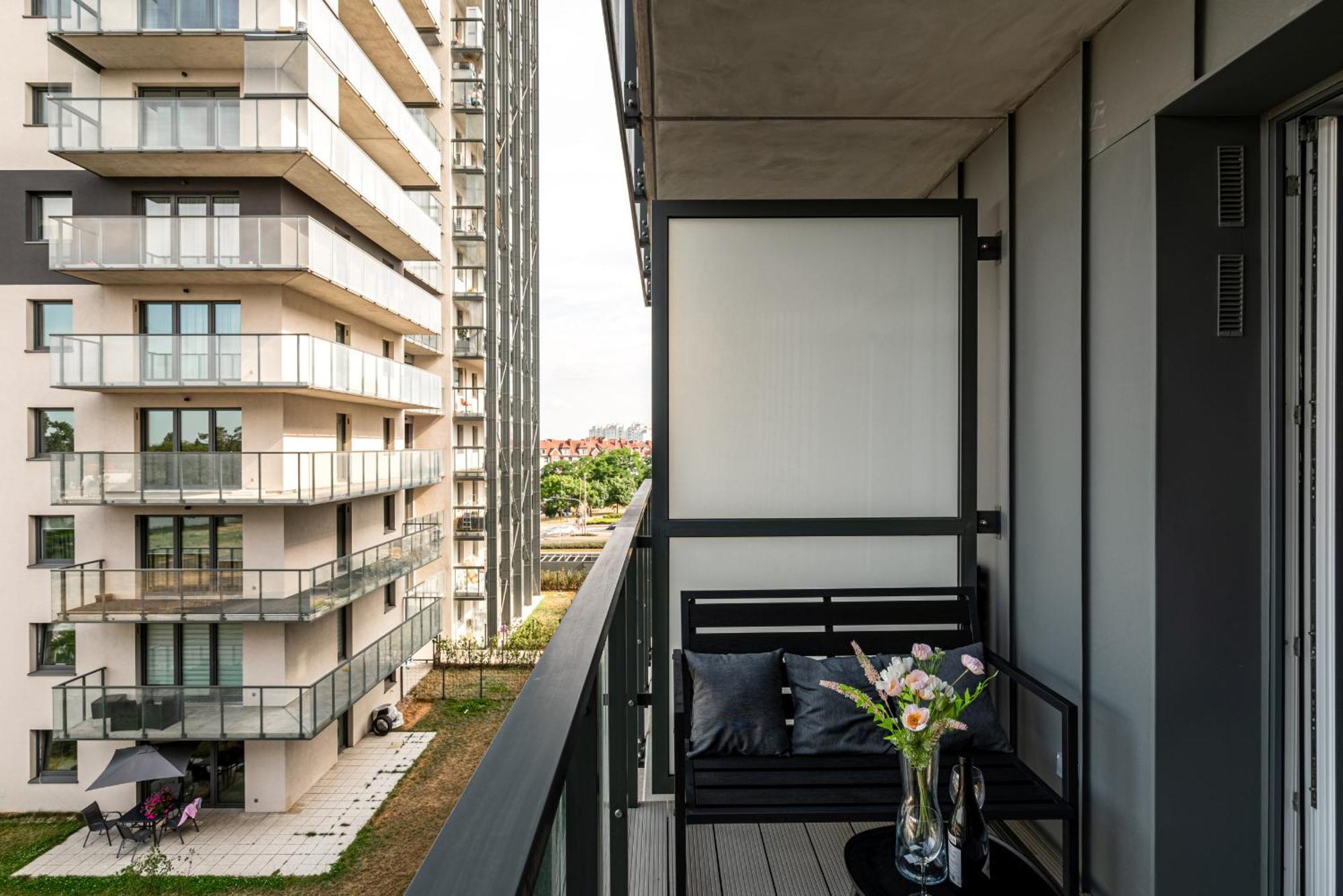 - Balcony, Fitness - By Rentujemy Apartment