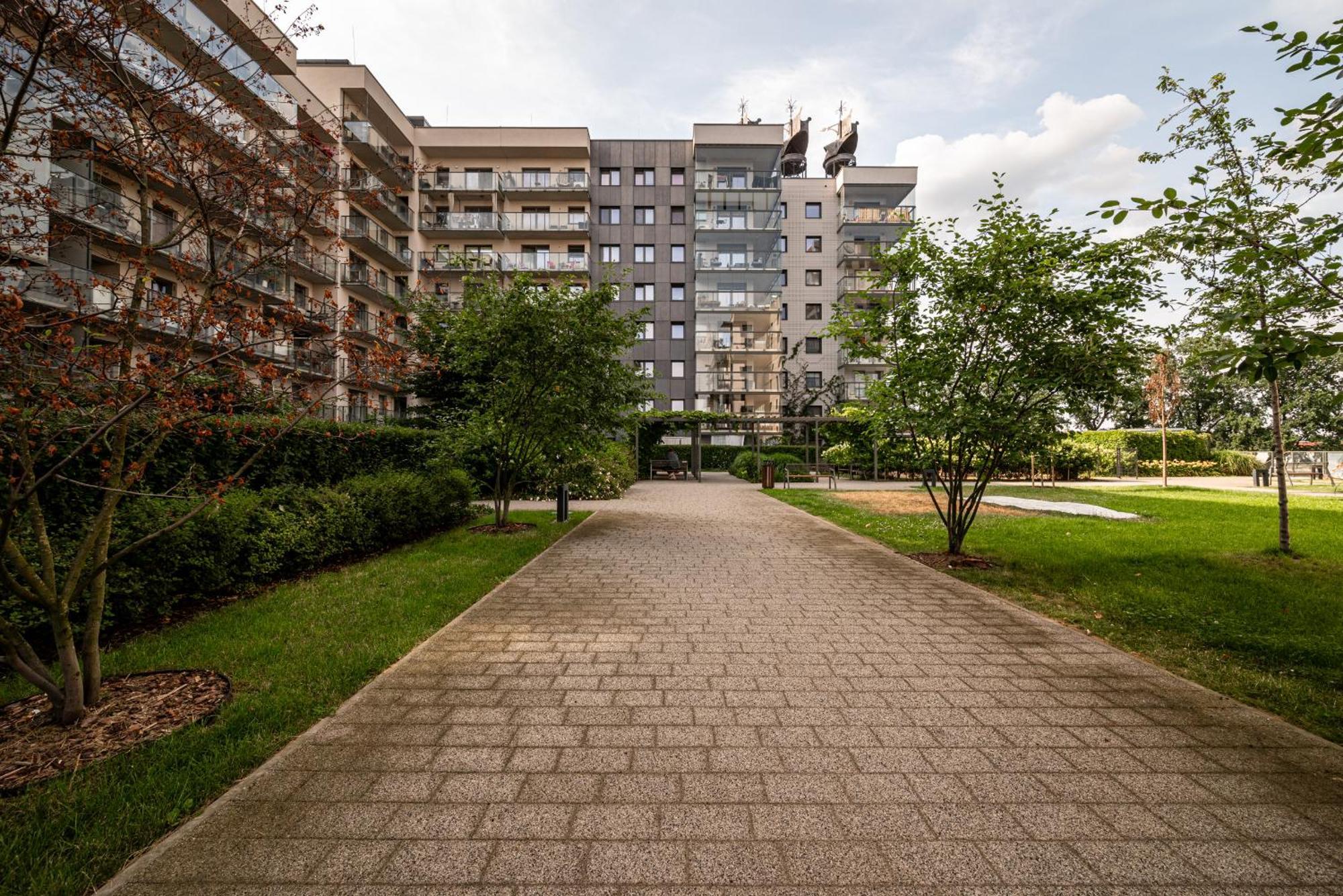 - Balcony, Fitness - By Rentujemy Apartamento